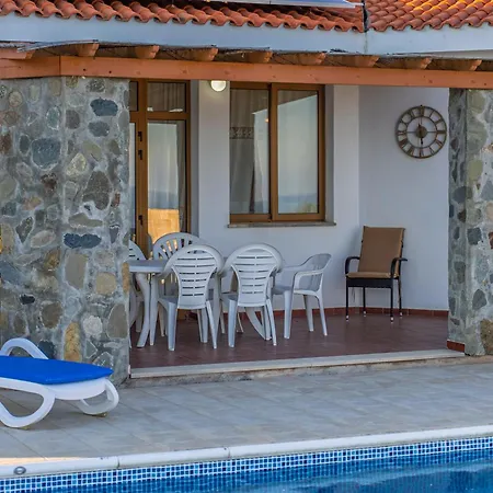 Seaview In With Private Swimming Pool פומוס